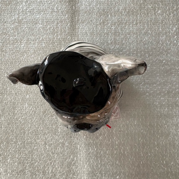 Blue sky  "Free French Kisses" Bulldog figurine - Picture 5 of 7